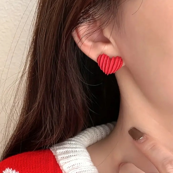 Cute Red Heart Earrings - Picture 1 of 6